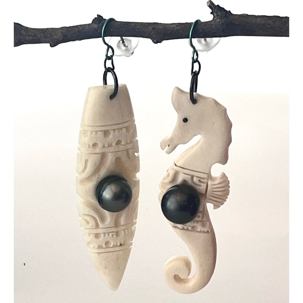 Carved Seahorse Surfboard Earrings Dangle Drop Gray Pearl Beads 3.75" Vtg
